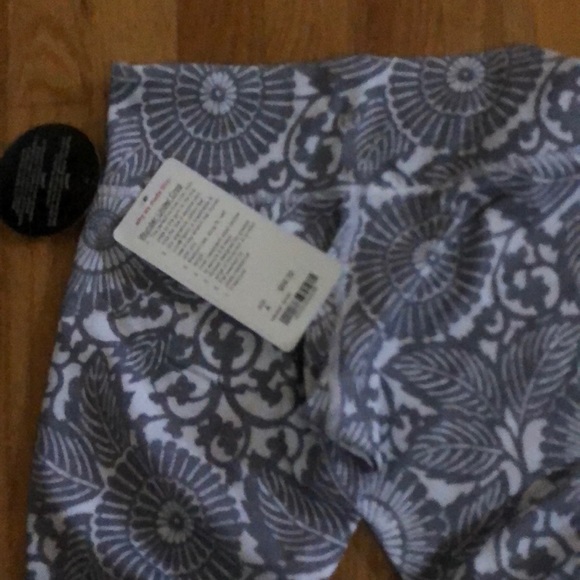 Lululemon - Picture 2 of 2